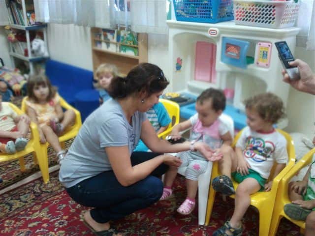 חוג חיות בגן ילדים עם קרן שבתאי בחזרה לטבע גן זואולוגי נייד